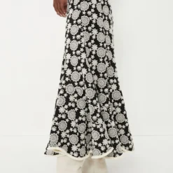 Black & Ivory Eyelet Violet Maxi Skirt -Deals Raimenti Store RZZQEUCiUE7PujJ4FX34vko01qEpSf9b 1 scaled